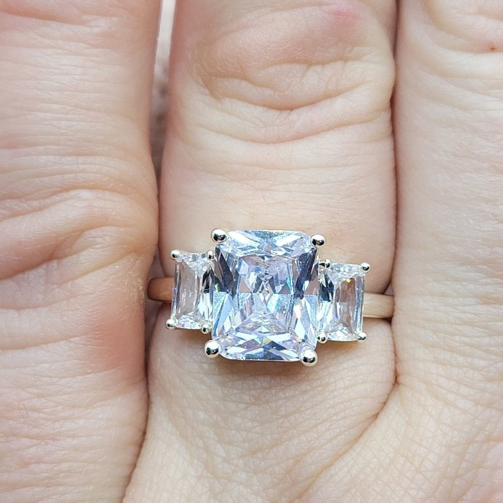 5/$21 ❤️ 3 DIAMOND CZ ENGAGEMENT RING